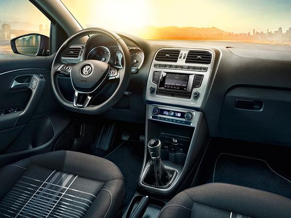 2015 Volkswagen Polo Lounge interior 01
