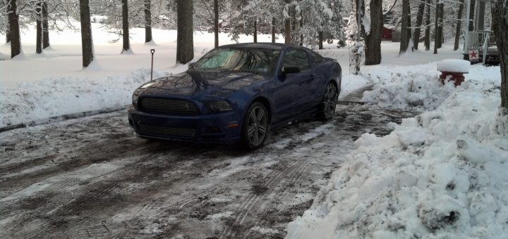 How do ford mustangs drive in snow